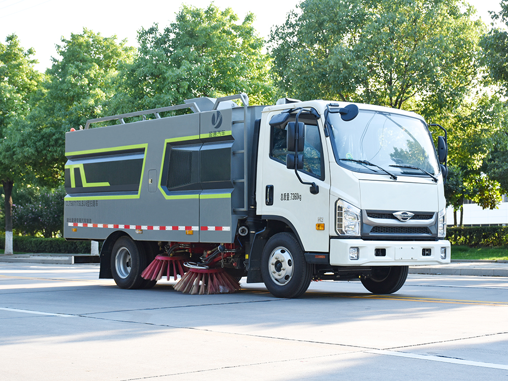 CLT5071TSLBJ6型扫路车