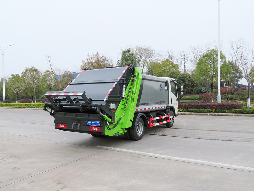 CLT5070ZYSBJ6型压缩式垃圾车