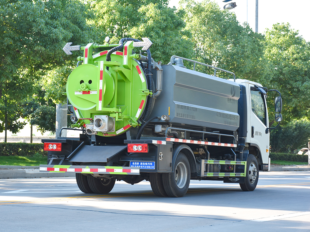 CLT5070GQWBJ6型清洗吸污车