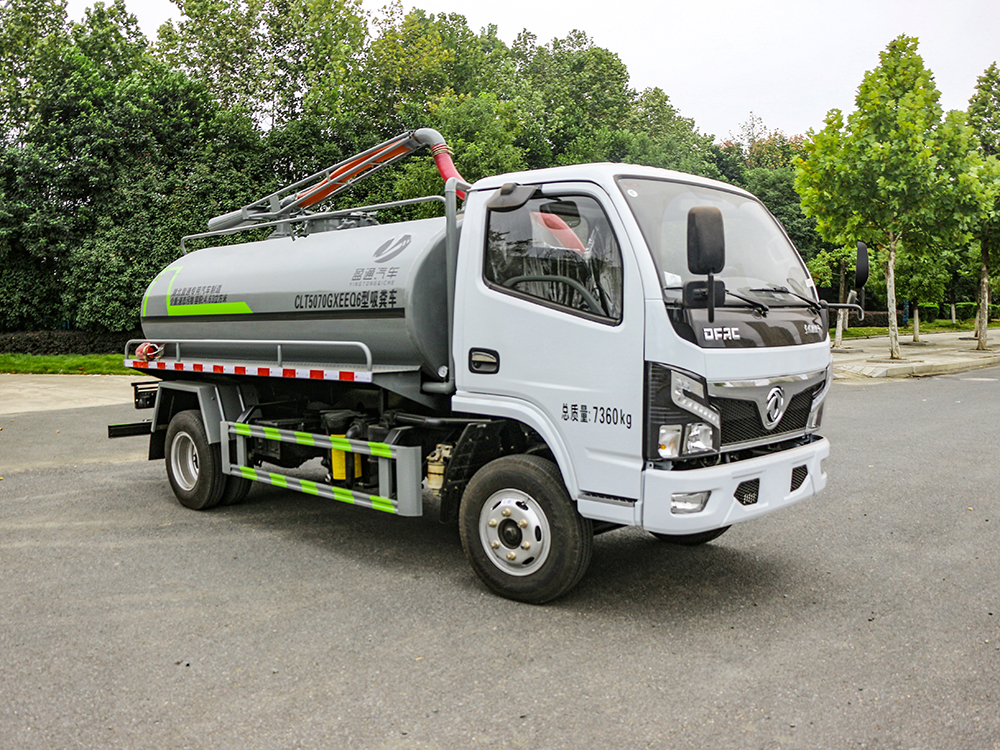 CLT5070GXEEQ6型吸粪车