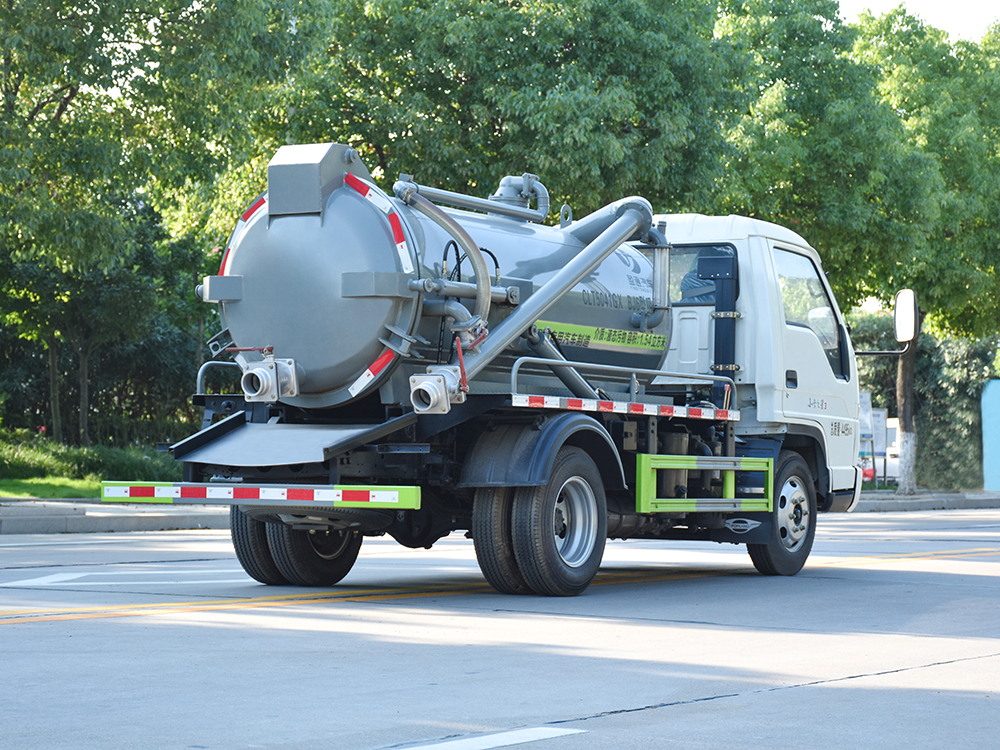 CLT5041GXBJ6型吸污车